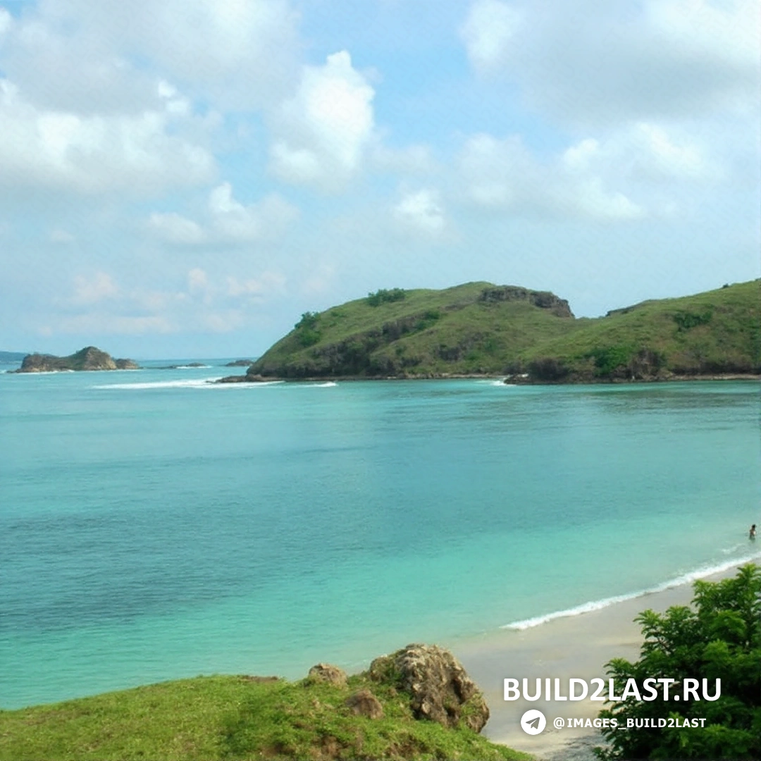 Пляж и побережье на острове Ломбок, Индонезия, в солнечный летний день.